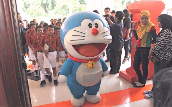 Infopublik Hadir Di Surabaya Doraemon Ajak Siswa Sd