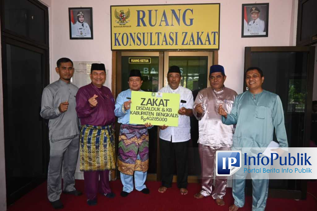 InfoPublik Kadis Pengendalian Penduduk Bengkalis Salurkan Zakat Ke Baznas