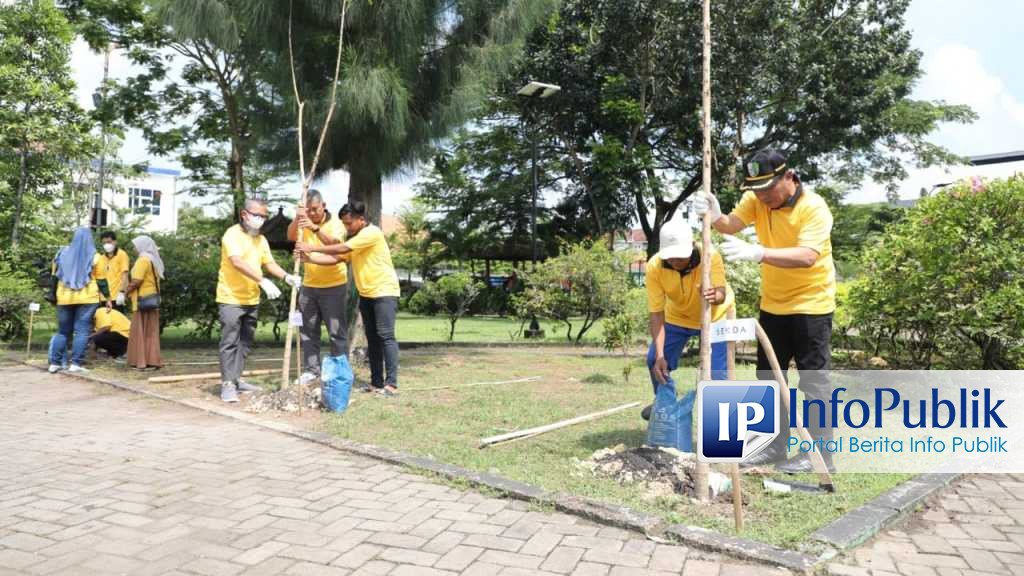 InfoPublik Sekdakab Sampang Pimpin Gerakan Tanam Pohon Peduli Lingkungan