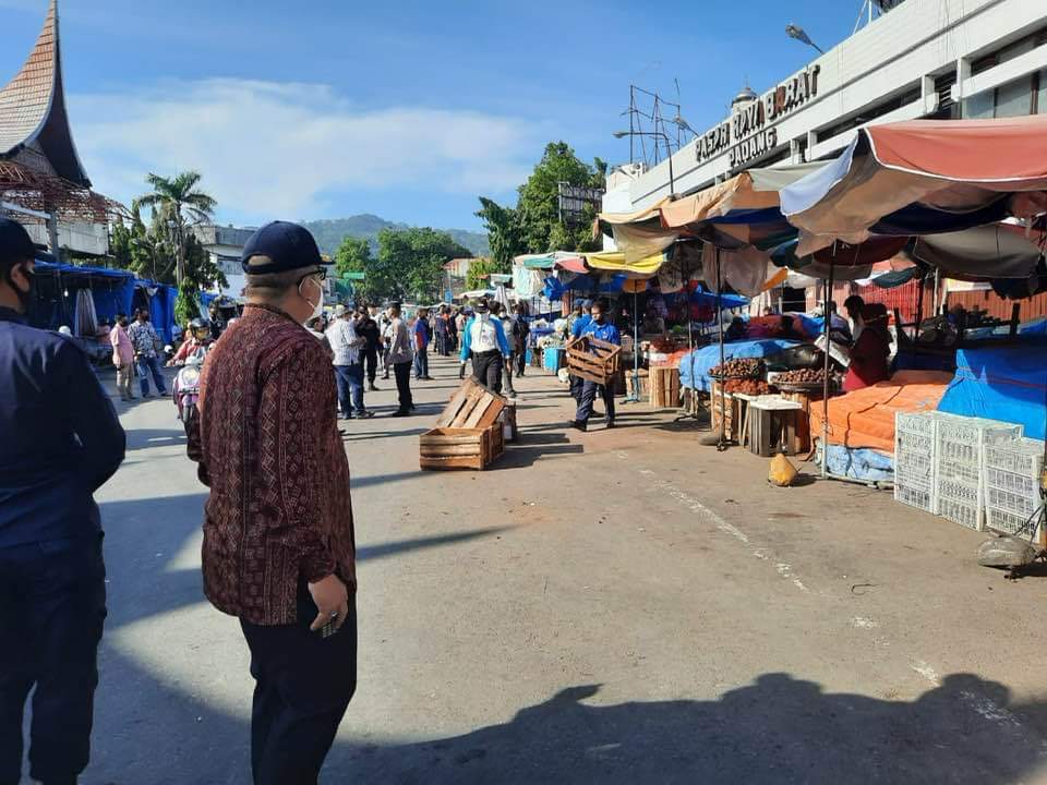 InfoPublik Langgar Aturan Berjualan Disdag Tertibkan Lapak PKL Di