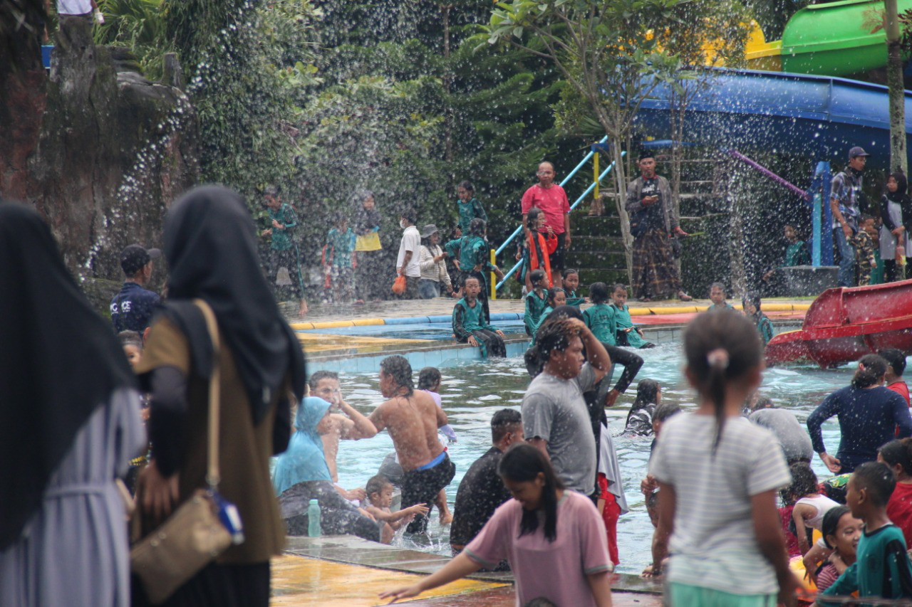 InfoPublik Masyarakat Antusias Penuhi One Day Free Pikatan Bergembira