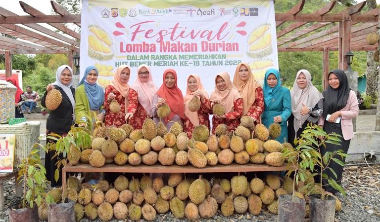 Infopublik Tim Ikuti Festival Lomba Makan Durian Meriahkan Hut Ke