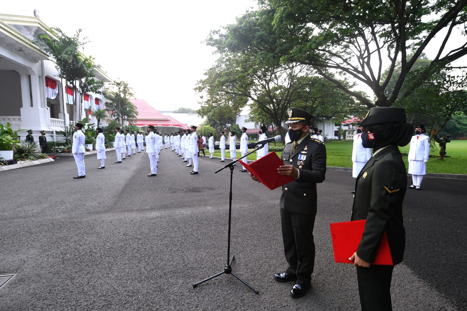 InfoPublik Tim Indonesia Tumbuh Bertugas Pada Upacara Penurunan Bendera