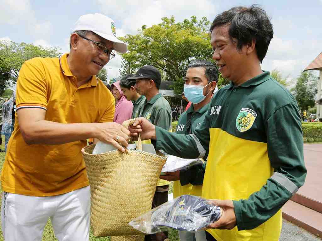 InfoPublik PAKET SEMBAKO BAGI PETUGAS KEBERSIHAN