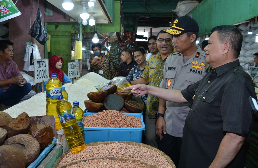 InfoPublik TINDAK TEGAS PENIMBUN PANGAN