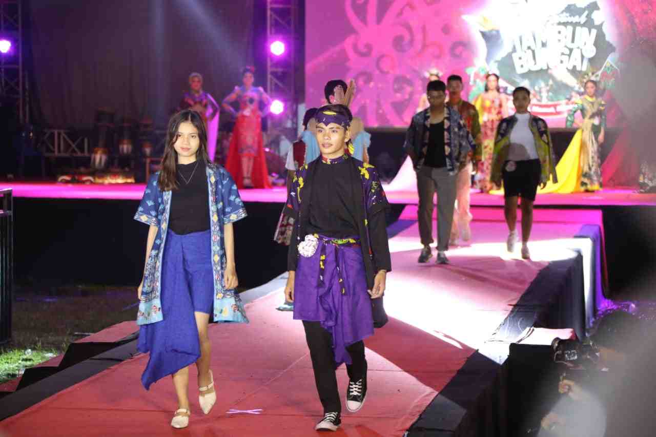 InfoPublik FASHION SHOW BENANG BINTIK