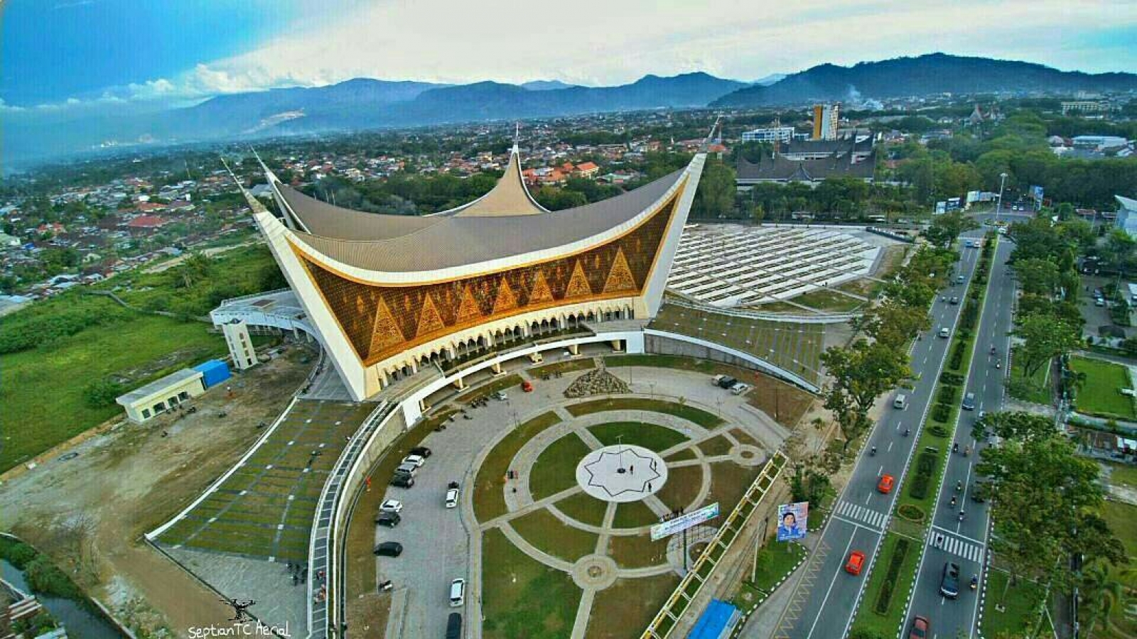 Padang menjadi kota terbaik memulai bisnis di Sumatera