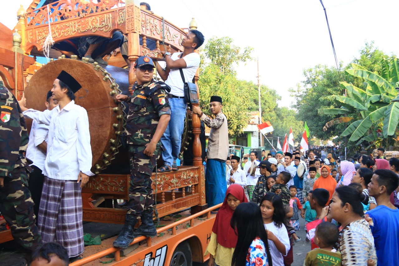 InfoPublik Ribuan Warga Arak Bedug Jumbo Dan Calhaj