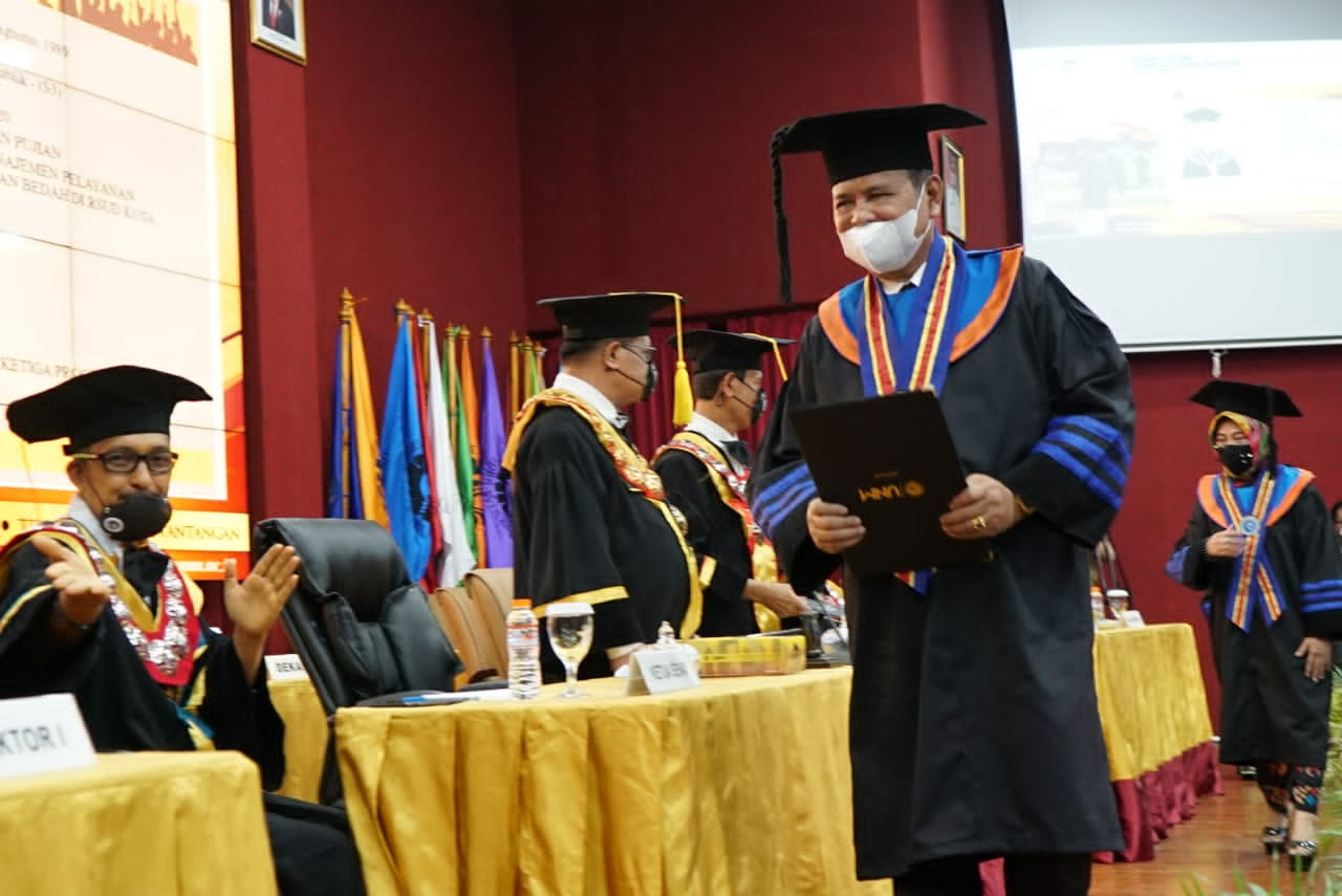 Infopublik Raih Ipk Tertinggi Basmin Mattayang Wisuda Program Doktor