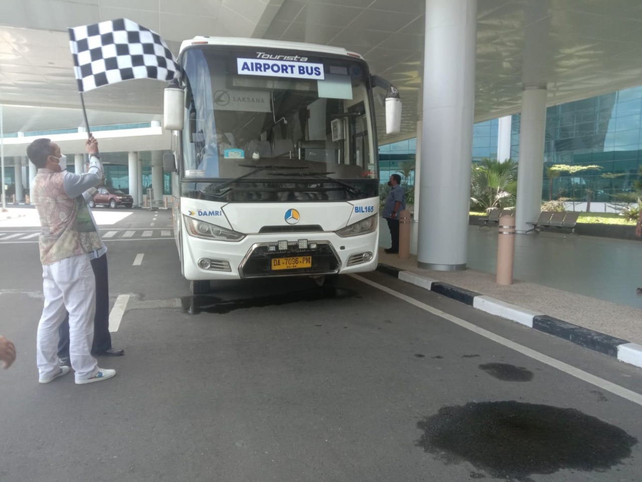 InfoPublik - Operasikan Tiga Bus, DAMRI Layani Bandara Syamsudin Noor-Kota  Banjarmasin