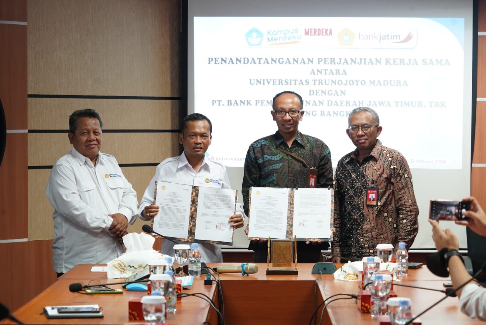 InfoPublik - Dukung Dunia Pendidikan. Bank Jatim Permudah Pembayaran