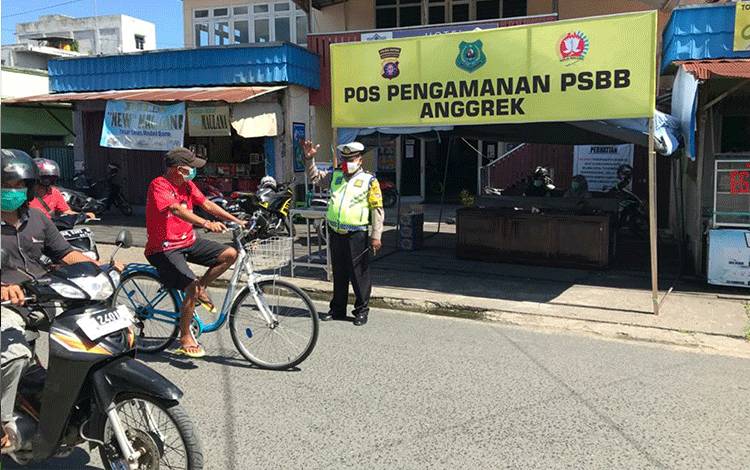 Infopublik Pos Mulai Diaktifkan Dan Petugas Berjaga Di Hari Pertama Psbb Kabupaten Kapuas