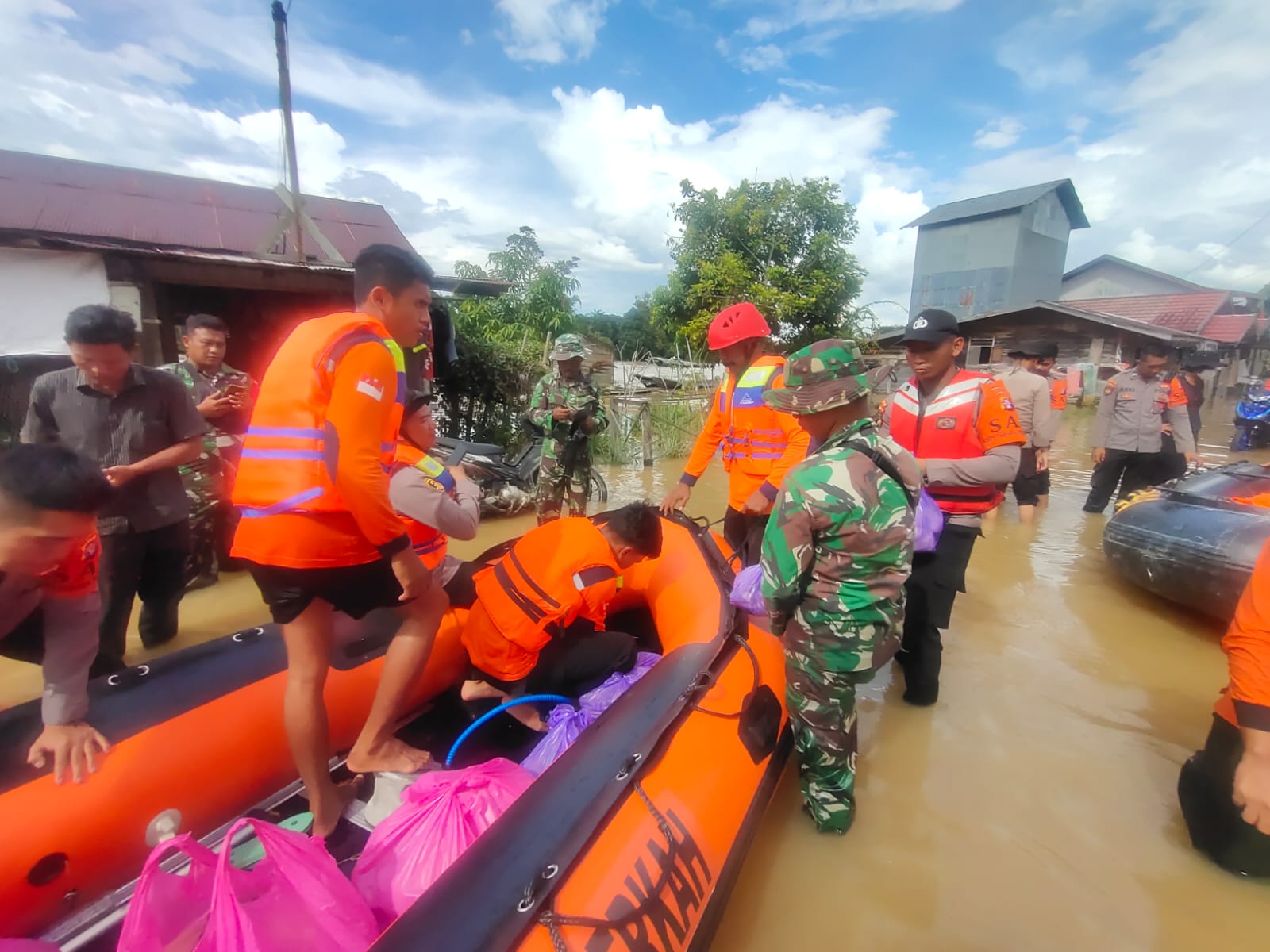 Infopublik Banjir Di Kapuas Tim Gabungan Dirikan Posko Dan Dapur Umum 2127