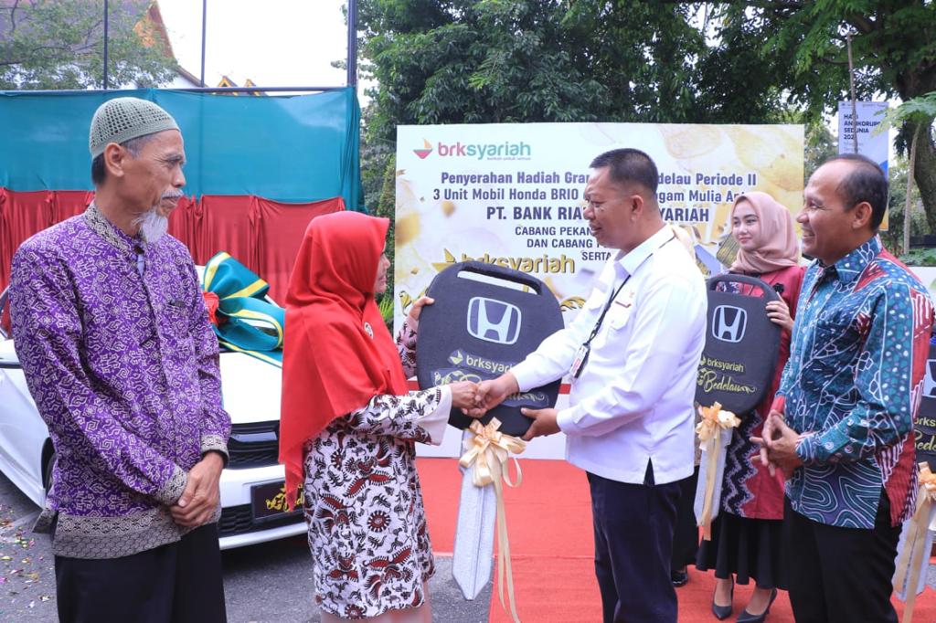 InfoPublik - Pj Sekdako Berikan 3 Hadiah Mobil Brio Undian BRK Syariah