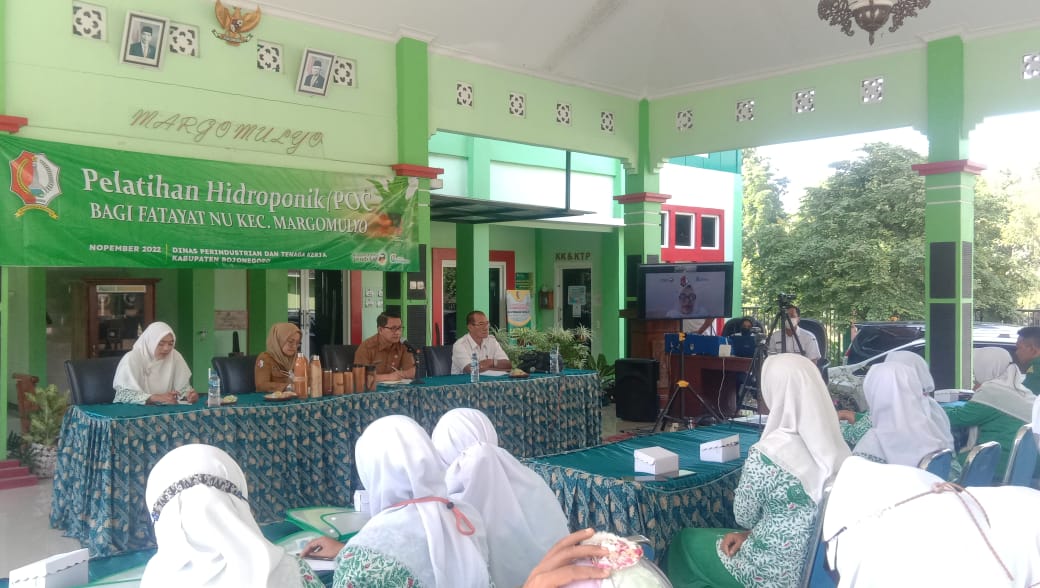 InfoPublik - Disperinaker Bojonegoro Gelar Pelatihan Hidroponik Dan POC