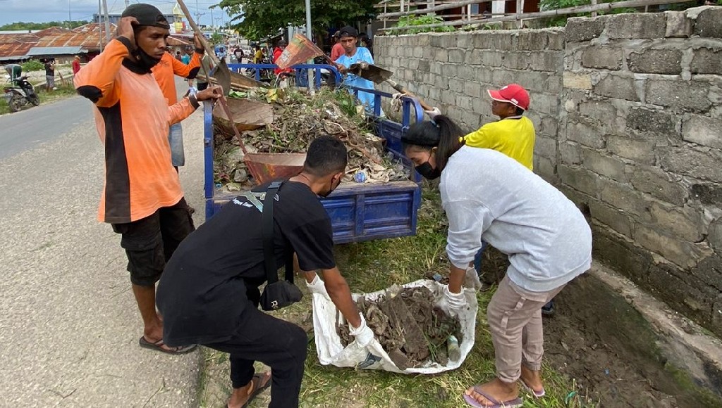 InfoPublik - Sambut Hari Bumi Se-dunia, Ko Dukung SBD Gelar Bakti Sosial