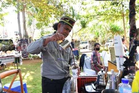 Pedagang Keliling Ikut Promosikan Kopi Flores ke Delegasi G20