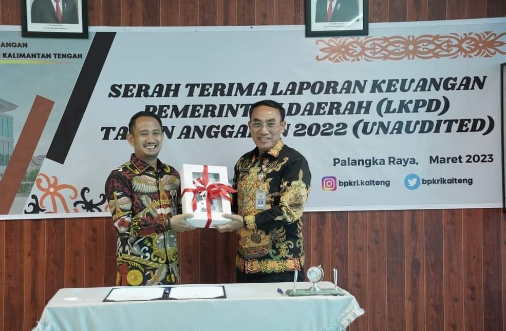 InfoPublik - Serahkan LKPD, BPK Apresiasi Walikota Palangka Raya