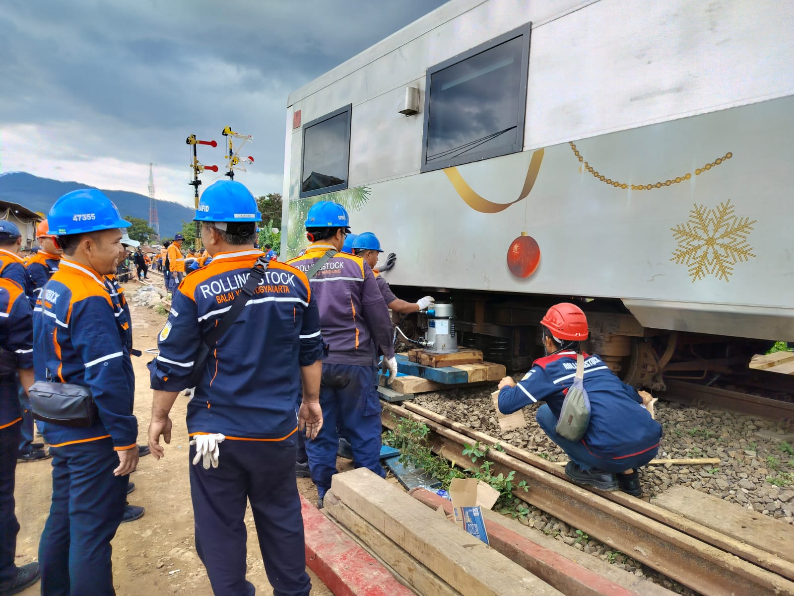 InfoPublik - Update Evakuasi KA Turangga Dan CL Bandung Raya Di ...