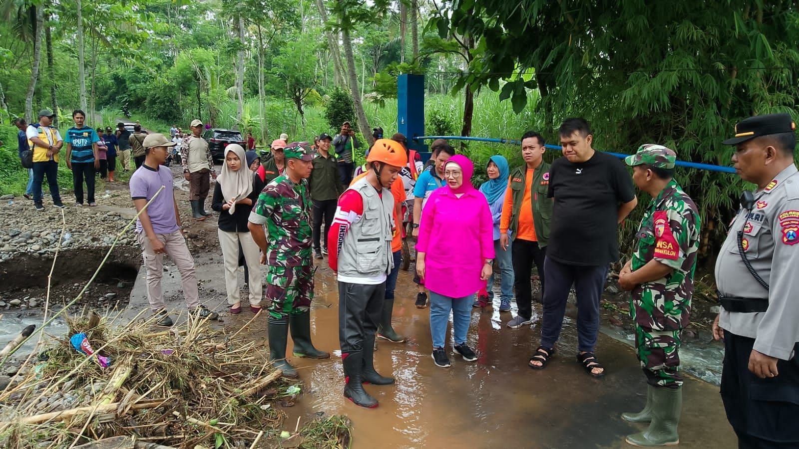 InfoPublik - Fokus Kebersihan Jembatan Pasca-Banjir, Pemkab Lumajang ...