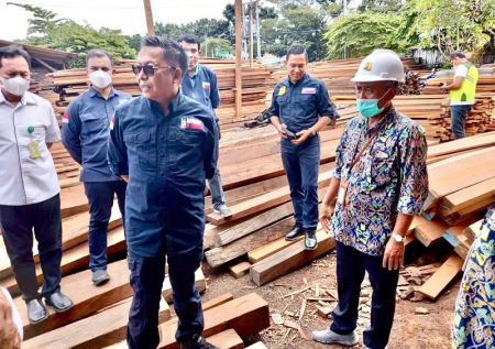 1.626 Meter Kubik Kayu Sitaan Diserahkan untuk Penyelenggaraan KTT G20 di Bali 