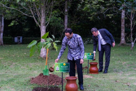 Delegasi G20 Bidang Kebudayaan Tanam Puluhan Benih Pohon Warisan Budaya di Borobudur