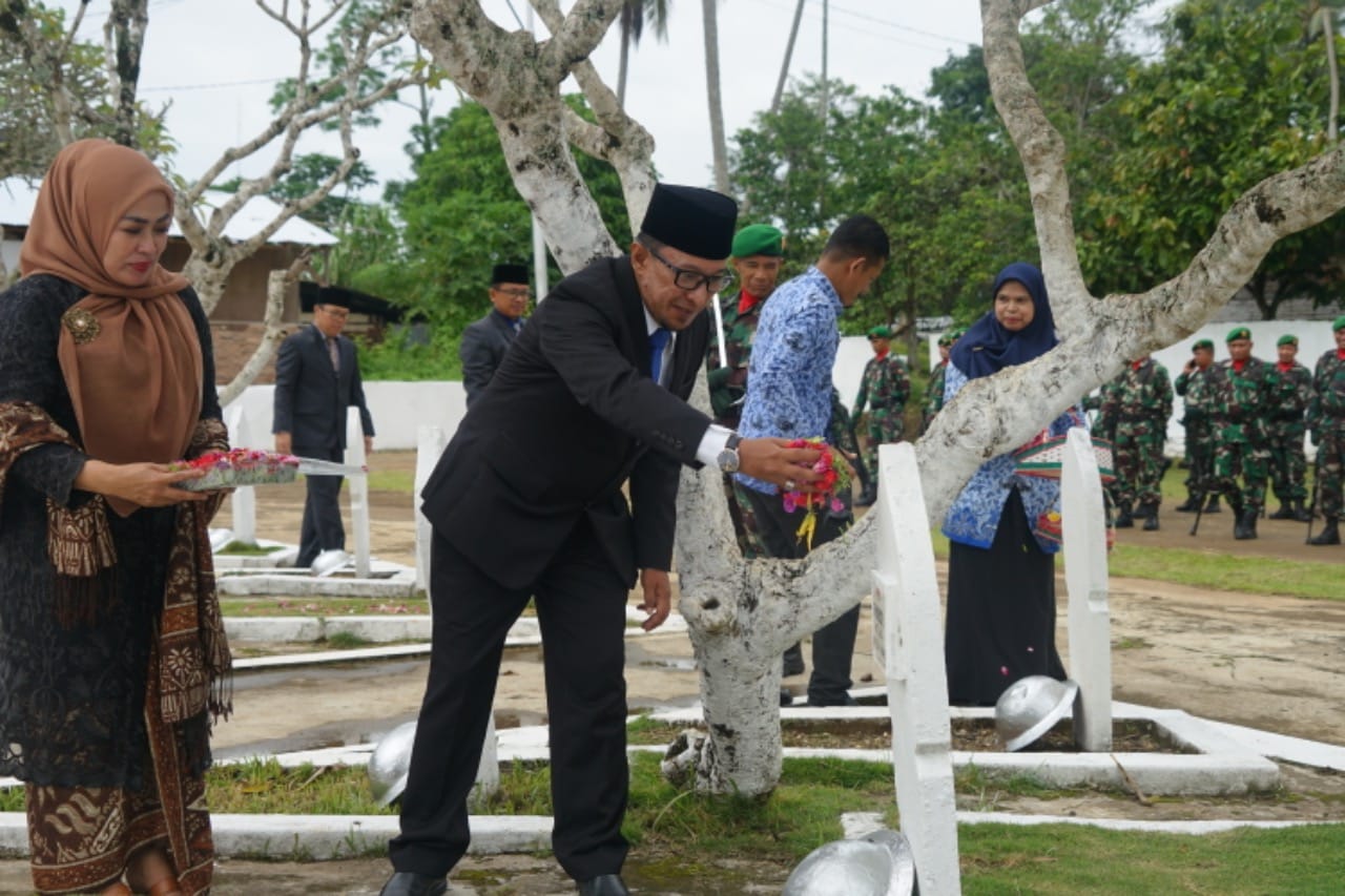 Infopublik Peringati Hari Pahlawan Bupati Dan Forkopimda Ziarah Ke