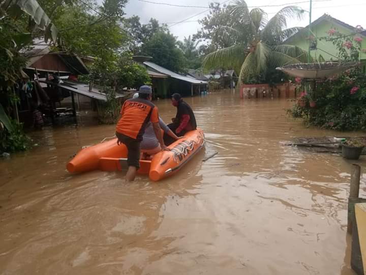 InfoPublik BPBD Paser Evakuasi Warga Terdampak Banjir Di Long Ikis