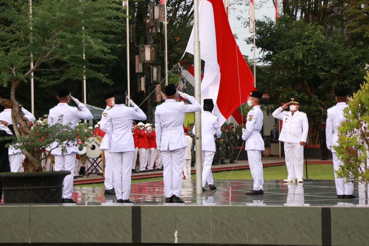 Infopublik Upacara Penurunan Bendera Merah Putih Wawalkot Ajak Maknai Perjuangan