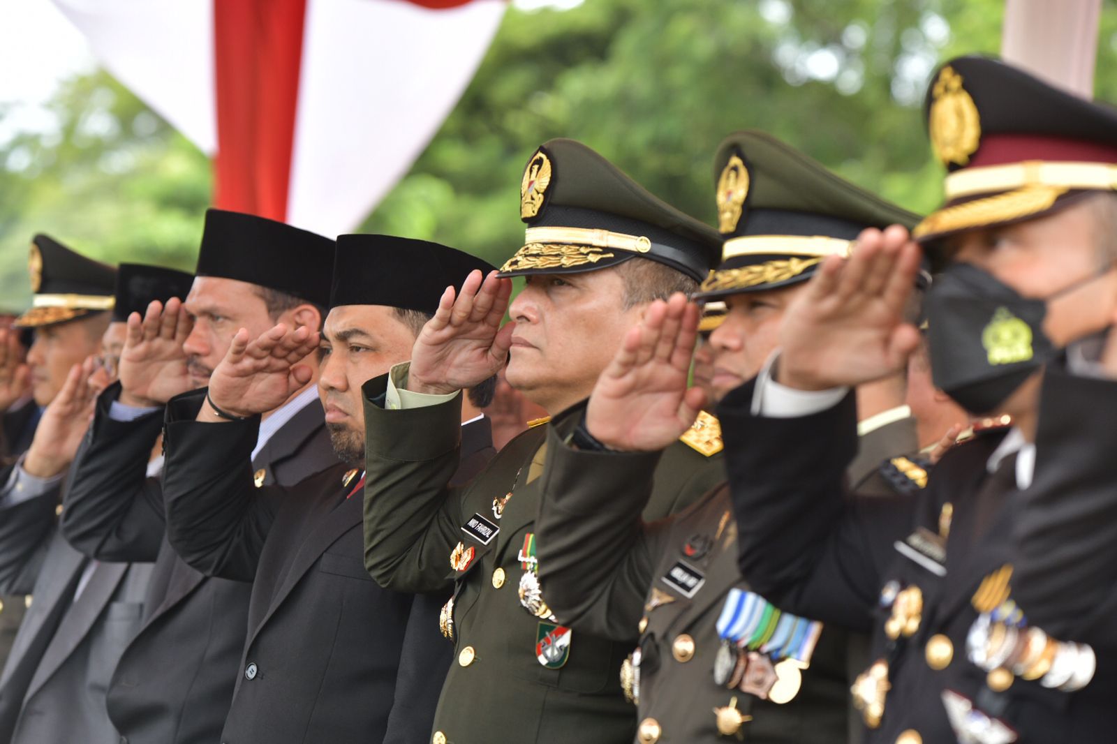 InfoPublik - Ikut Upacara HUT TNI, Pj Bupati Harapkan TNI Selalu Setia ...