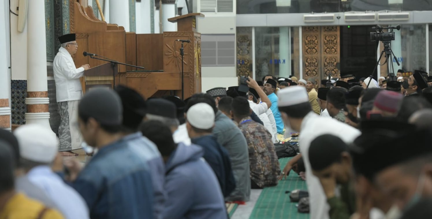 Infopublik Wapres Ajak Jamaah Taraweh Masjid Raya Baiturrahman Raih