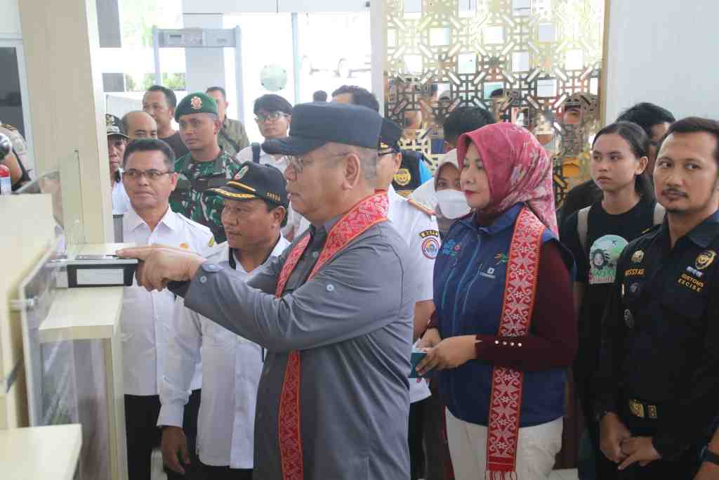 InfoPublik - PJ GUBERNUR KALBAR KUNJUNGI PLBN BADAU