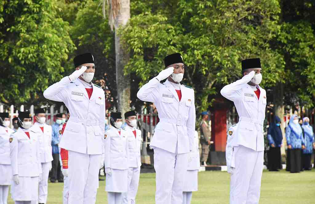 Infopublik Hormat Bendera Sebelum Diturunkan