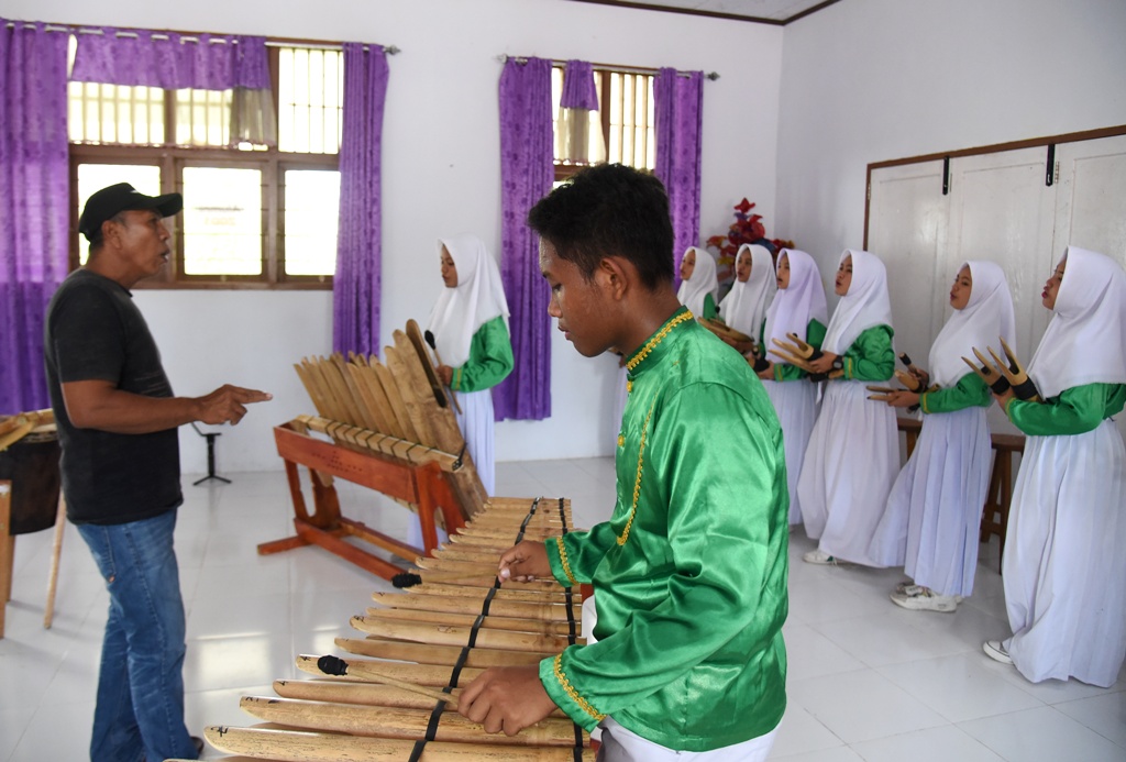 Infopublik Berlatih Memainkan Polopalo 4462