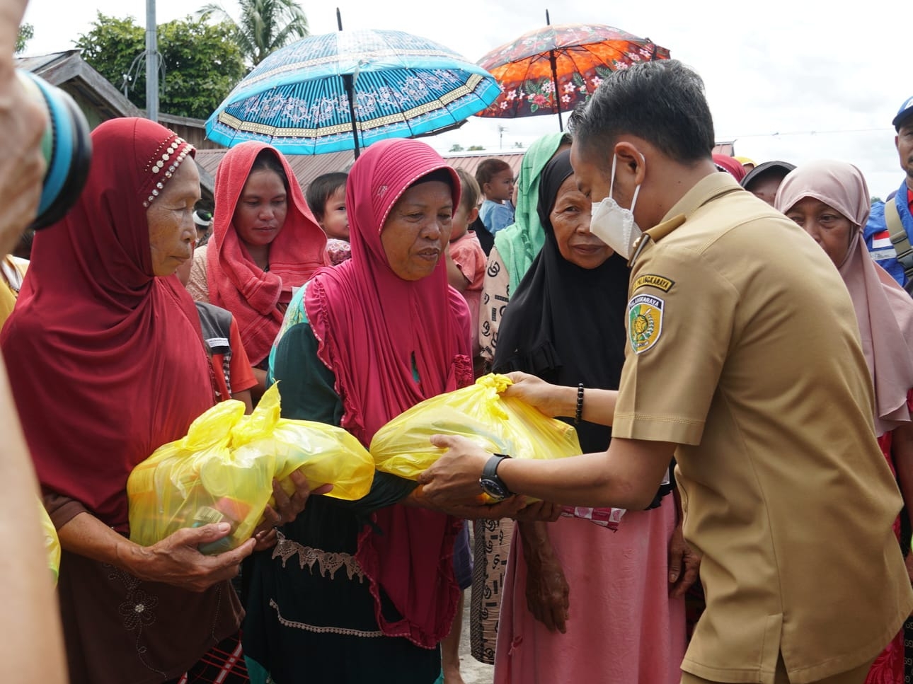 InfoPublik - SERAHKAN PAKET SEMBAKO