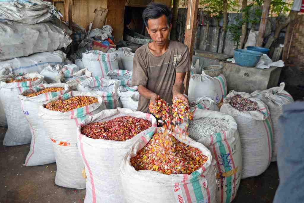 Infopublik Usaha Daur Ulang Limbah Plastik 1095