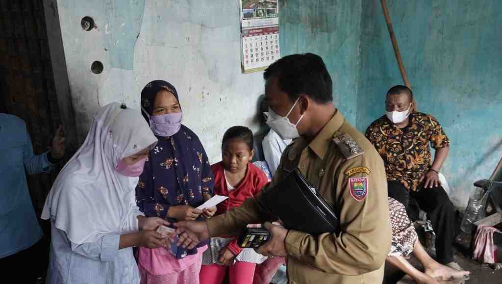 Infopublik Berikan Bantuan Biaya Kuliah