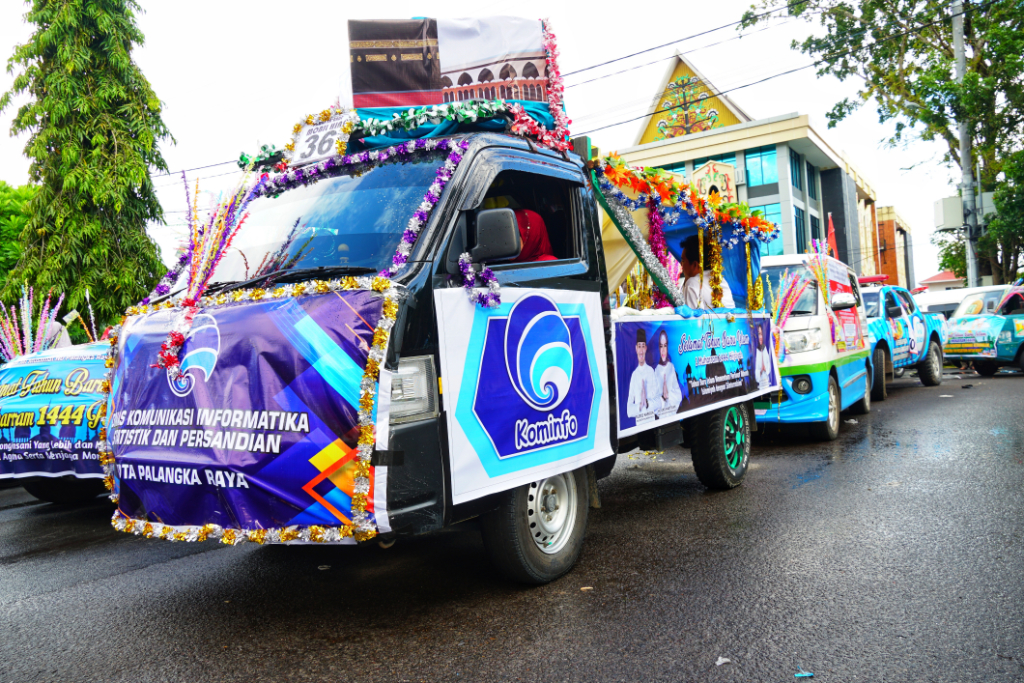 InfoPublik MOBIL HIAS RAMAIKAN PAWAI TAHUN BARU ISLAM