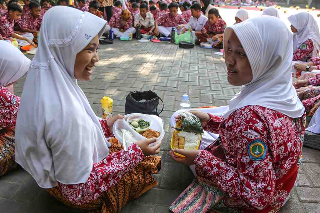 InfoPublik - PROGRAM GERAKAN MAKAN BERGIZI DI SEKOLAH