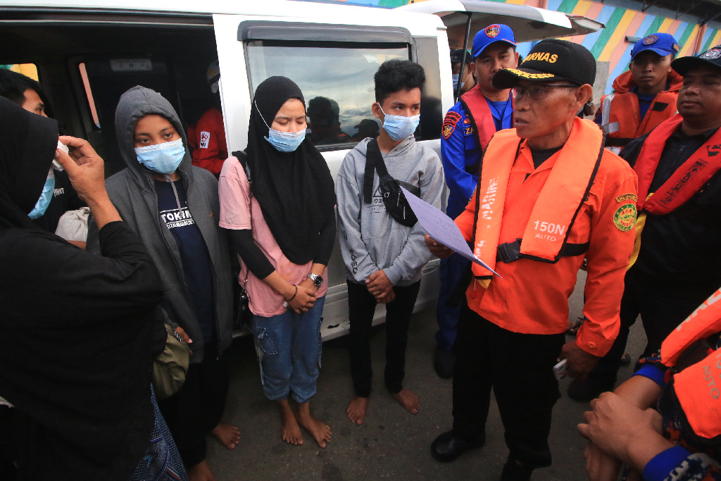 InfoPublik - PENDATAAN KORBAN SELAMAT KAPAL TENGGELAM