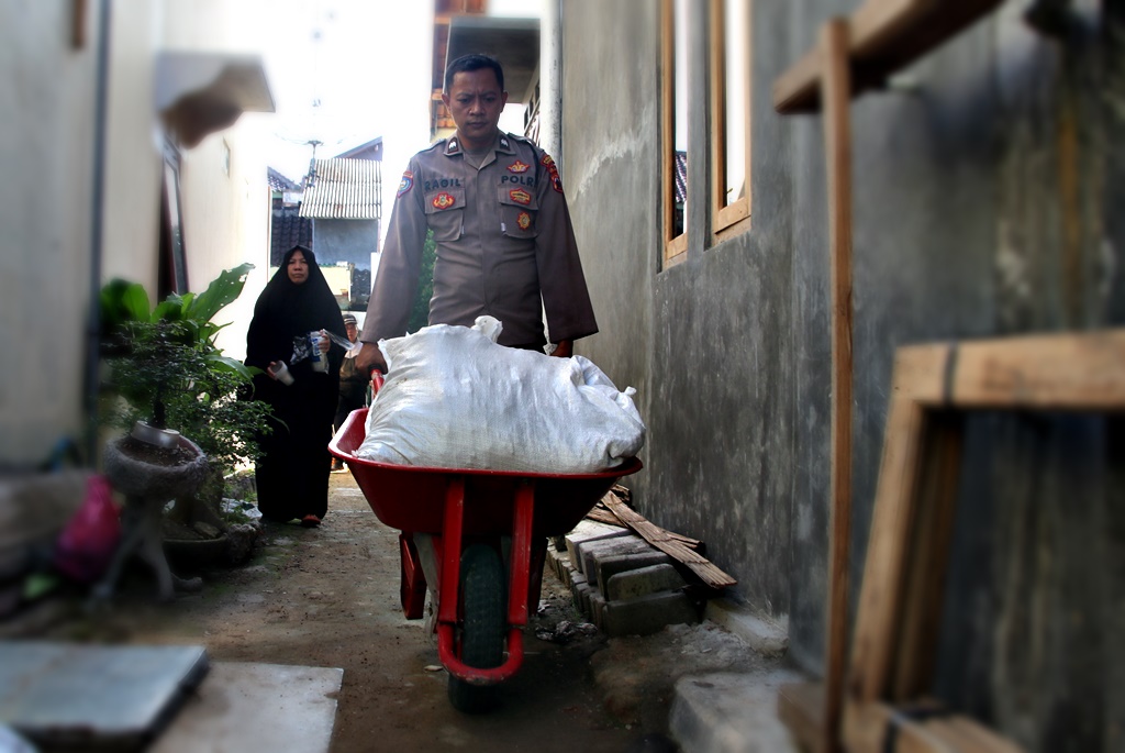 InfoPublik - PENANGANAN DARURAT TANAH LONGSOR