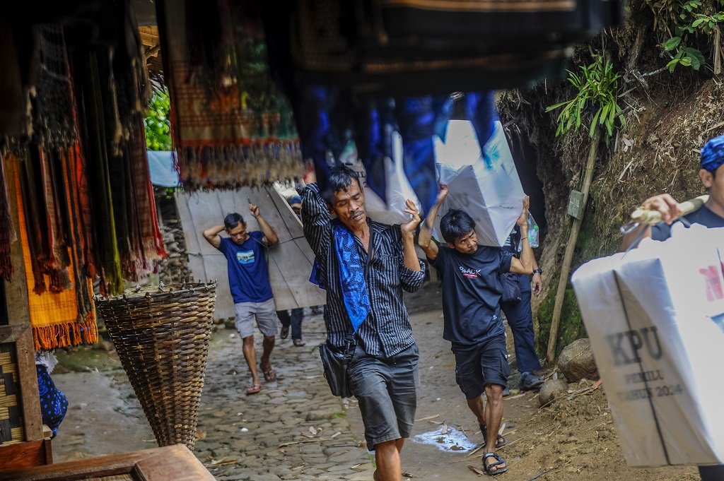 InfoPublik PENGIRIMAN LOGISTIK PEMILU 2024 DI PEDALAMAN BADUI   02 Antarafoto Pengiriman Logistik Pemilu 2024 Di Pedalaman Badui 130224 Bk 2 