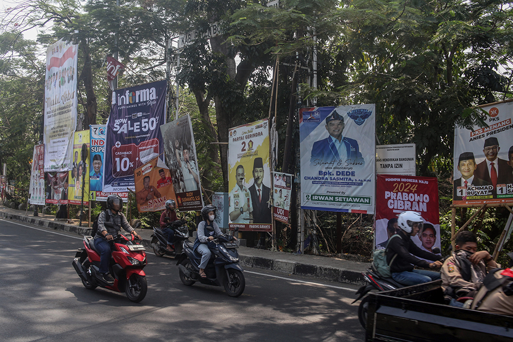 InfoPublik - BAWASLU INSTRUKSIKAN PENERTIBAN ALAT PERAGA KAMPANYE