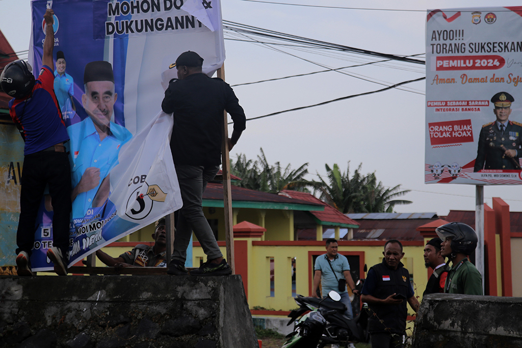 Infopublik Penertiban Alat Peraga Kampanye Di Ternate 