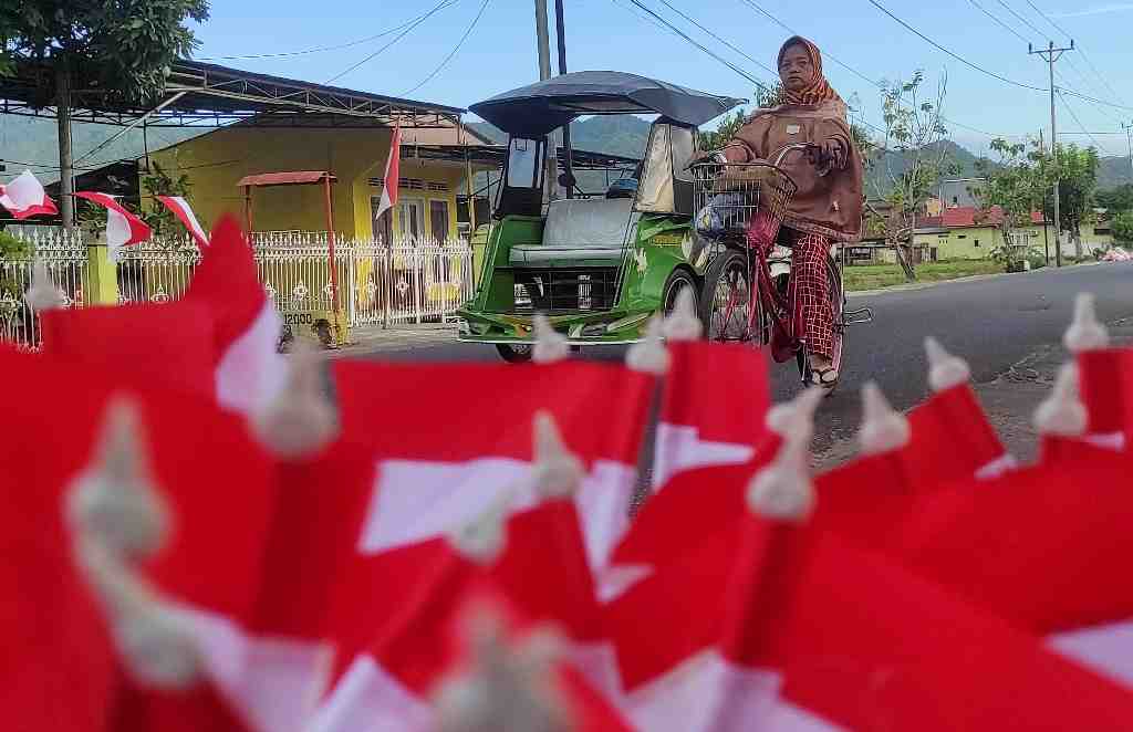 InfoPublik BERSEPEDA Di JALAN RAYA