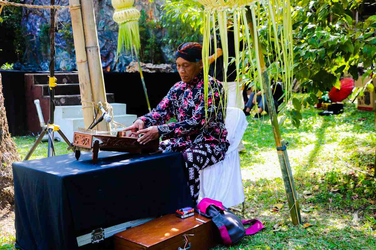 Infopublik Musik Tradisional Siter 5732