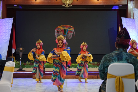 TARI BAKSA KAMBANG