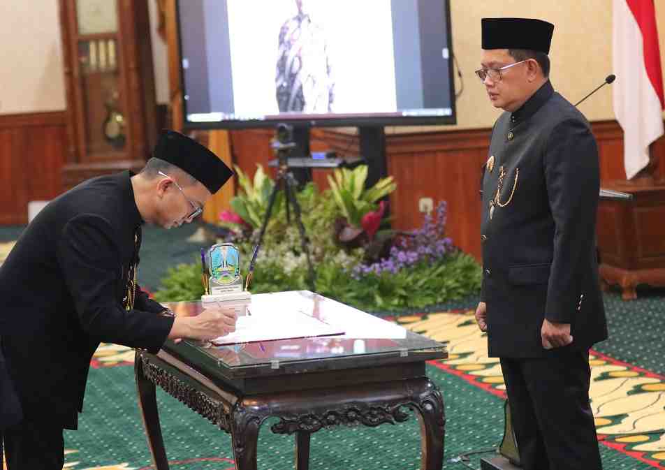 PENANDATANGANAN SERAH TERIMA JABATAN