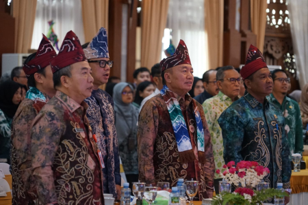 NYANYIKAN INDONESIA RAYA