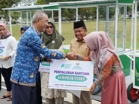 SERAHKAN BANTUAN GEROBAK USAHA